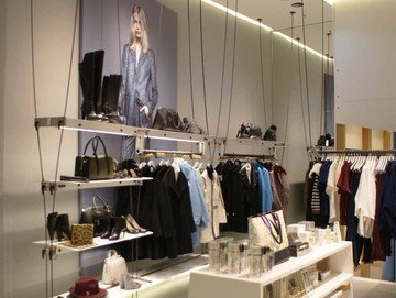 <p>Der Store des britschen Modelabels French Connection in der Mall of Berlin in Berlin.</p>
